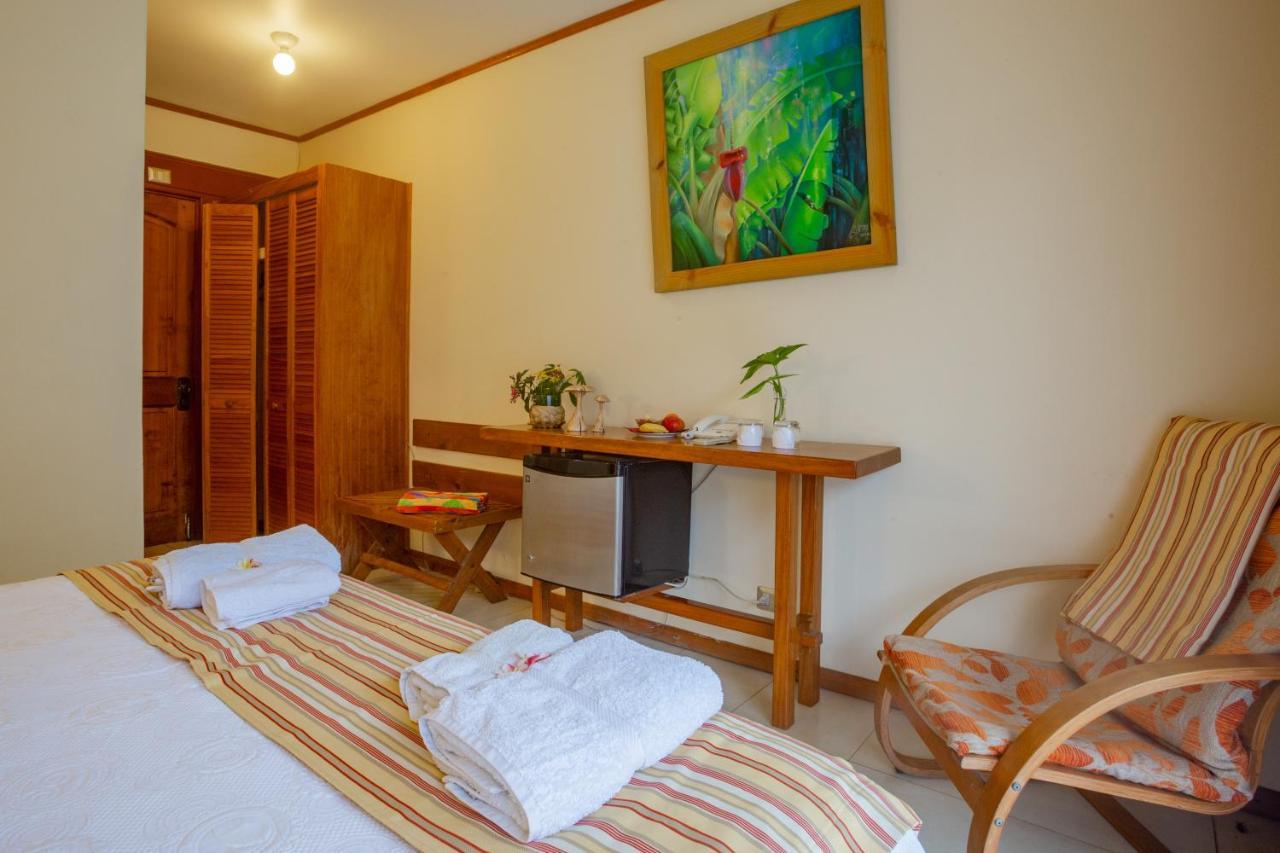 Hostal Uruhao Hanga Roa Buitenkant foto