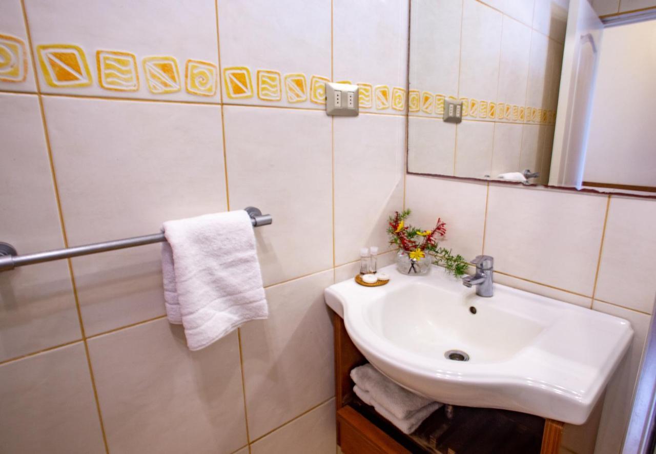Hostal Uruhao Hanga Roa Buitenkant foto