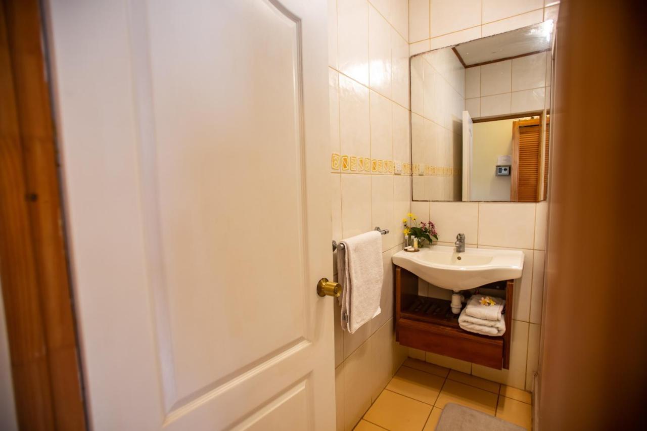 Hostal Uruhao Hanga Roa Buitenkant foto