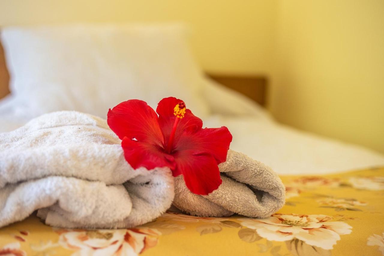 Hostal Uruhao Hanga Roa Buitenkant foto