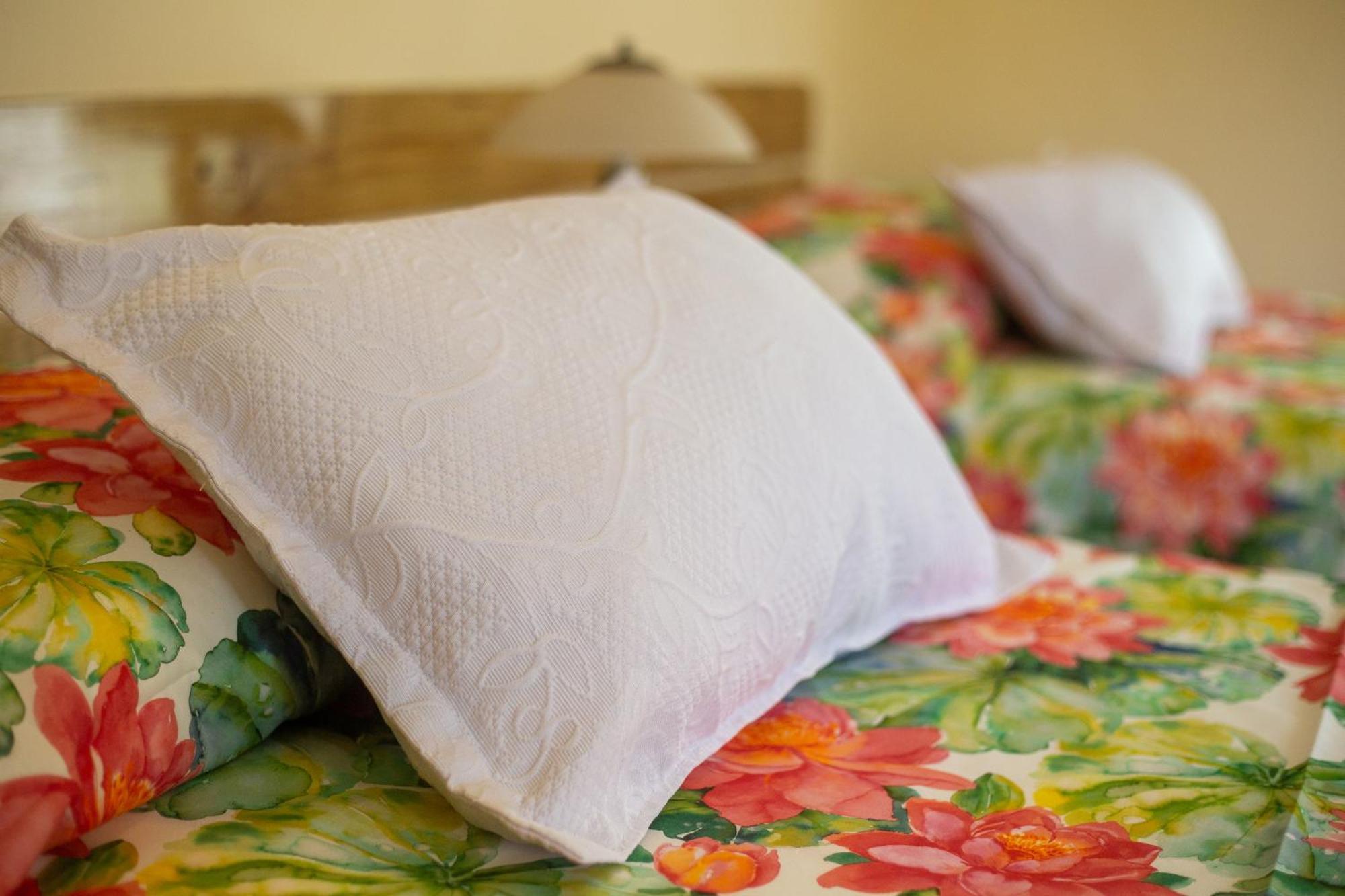 Hostal Uruhao Hanga Roa Buitenkant foto