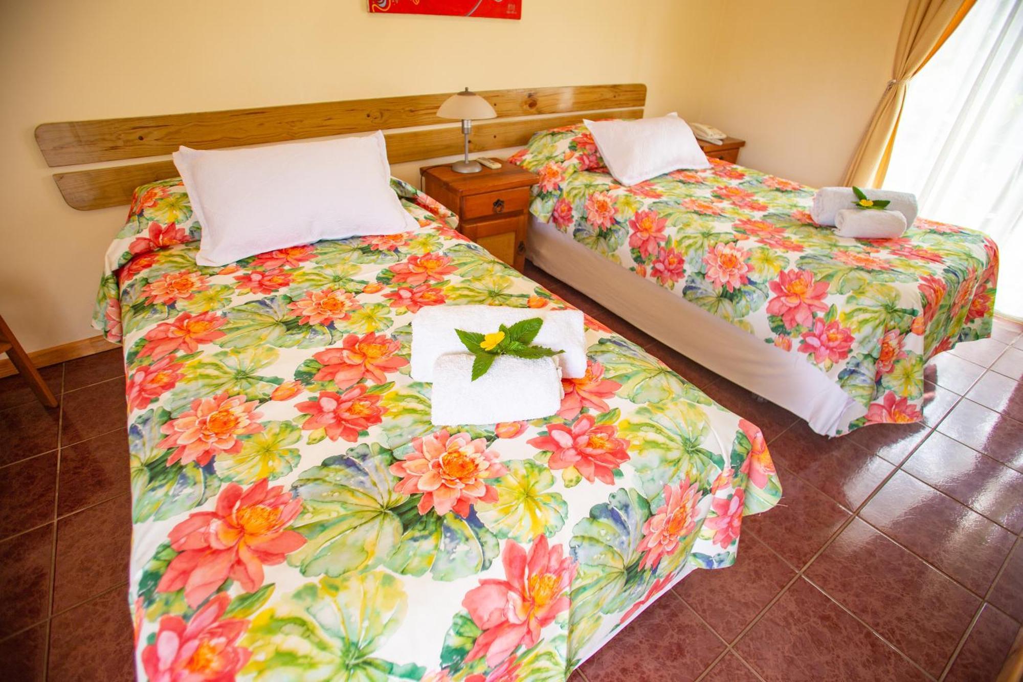 Hostal Uruhao Hanga Roa Buitenkant foto