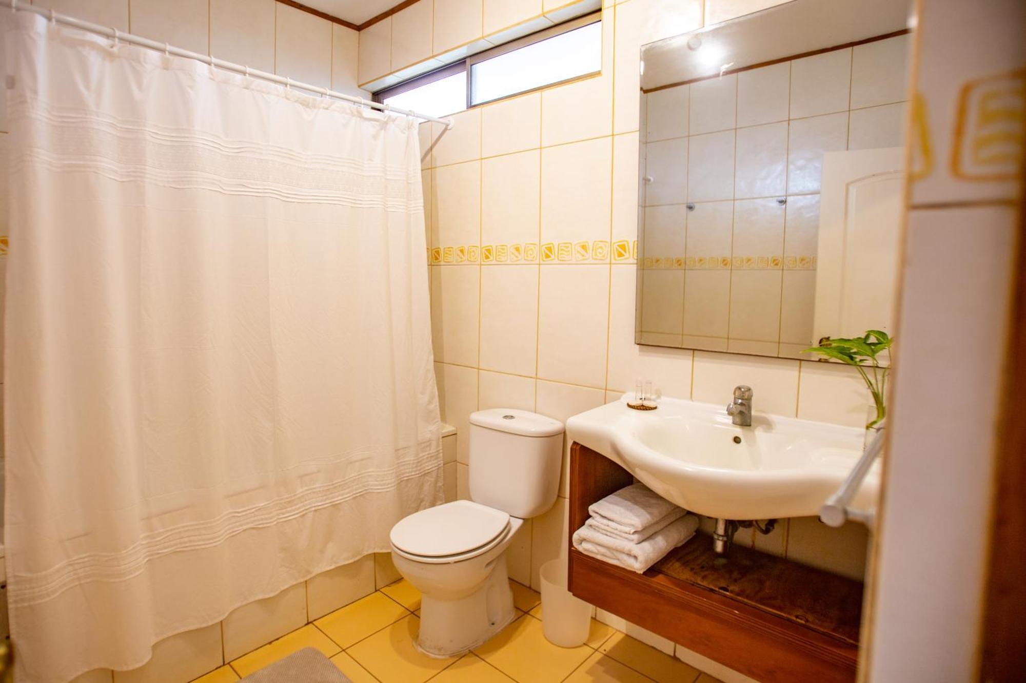 Hostal Uruhao Hanga Roa Buitenkant foto